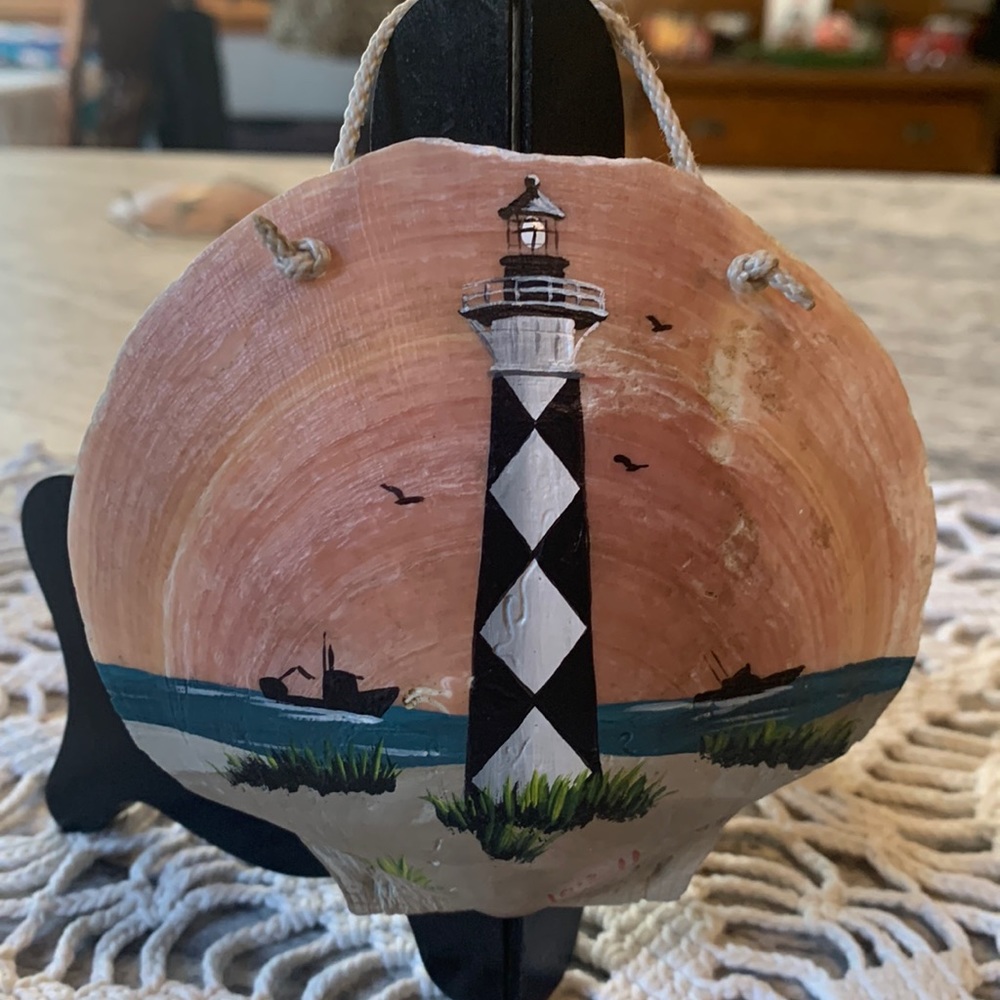 🏷️ 3 for $10
2 Vintage handmade painted shell lighthouses - Picture 5 of 11